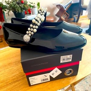 Vince Camuto super cute sandals with pearls!